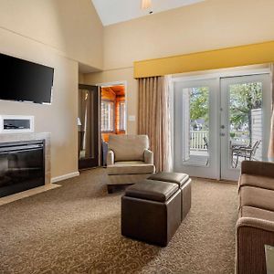 One Bedroom King Ground Floor Suite Sofabed